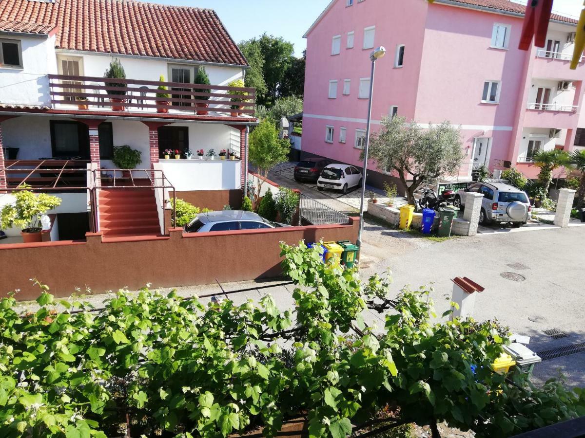 דירות רוביני Family Apartman Luka מראה חיצוני תמונה